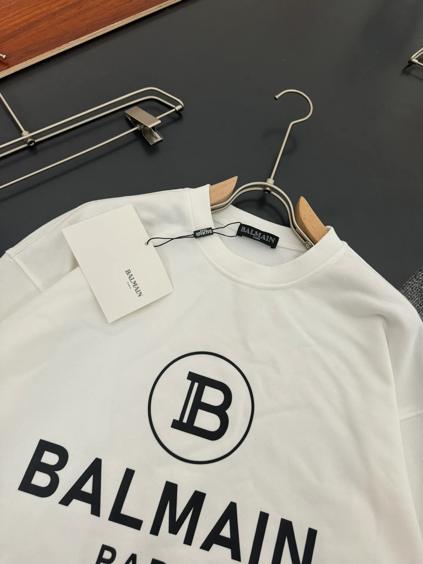 Balmain Balmain*'s most New Arrival round neck fashionable long-sleeved sweatshirt in autumn and winter, silicone process logo design, gram pure cotton fabric! Comfortable against the skin, durable and easy to wear, meticulous original craftsmanship, a must-have for casual Versatile Sizes S M L XL XXL